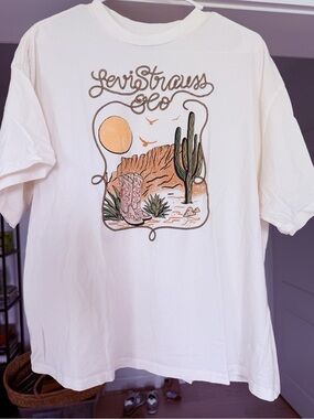 Levi Strauss & Co. Womens Cream Desert Graphic Tee